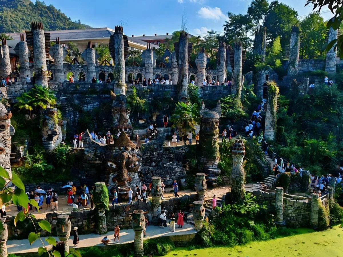 Guiyang: Yelang Valley & Huaxi Shili River Beach Tour