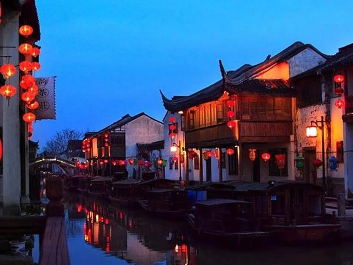 Suzhou: Master of the Nets Garden Night Tour with Pingtan Performance