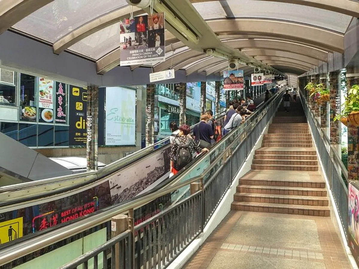 Top-Rated Hong Kong Tour: Peak Tram, Dim Sum & Cultural Sights